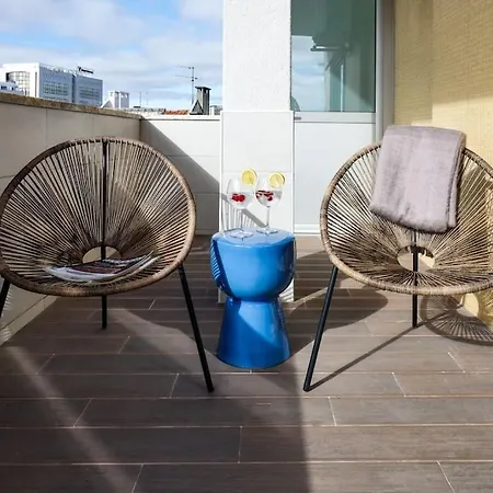 Central With Balcony アパート