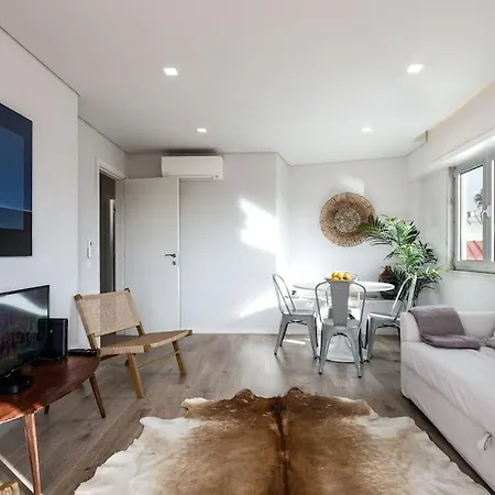 Central With Balcony Apartamento