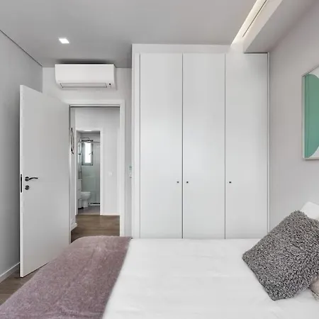 Central With Balcony Apartamento